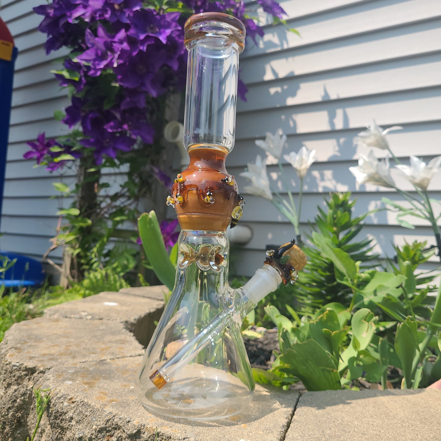 Empire Glassworks Beaker Water Pipe Save the Bees