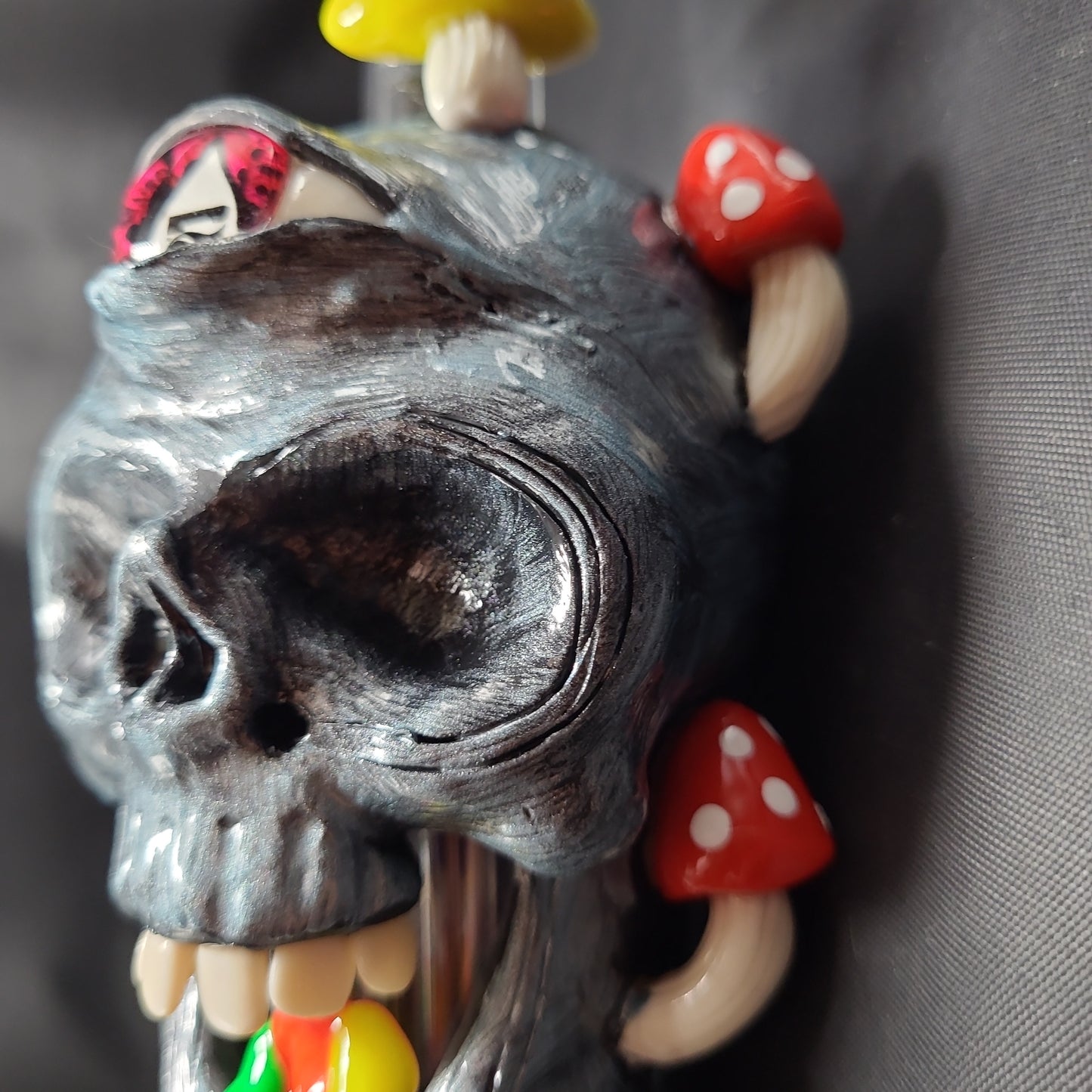 14mm Pulsar Rainbow Puking Skull Vapor Vessel