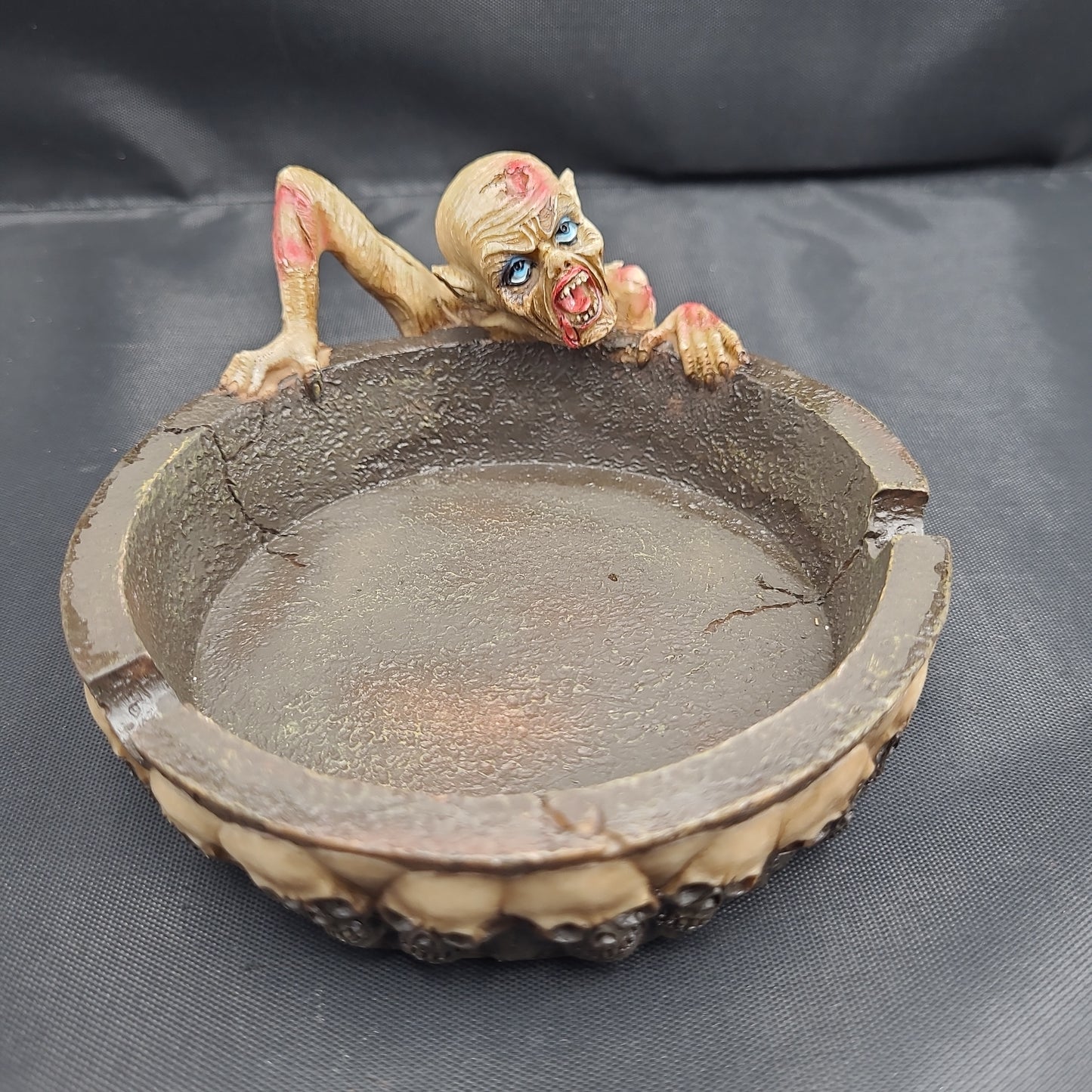 4" PolyResin Zombie Ashtray