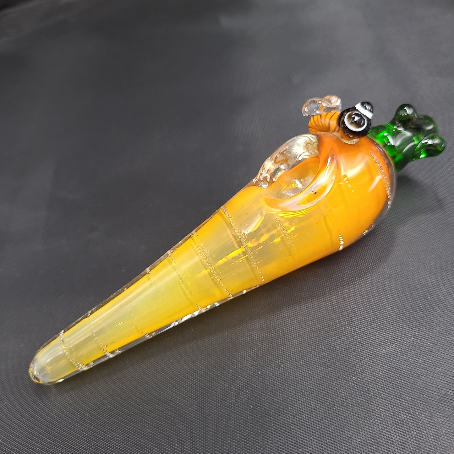 5" Carrot Bee Glass pipe